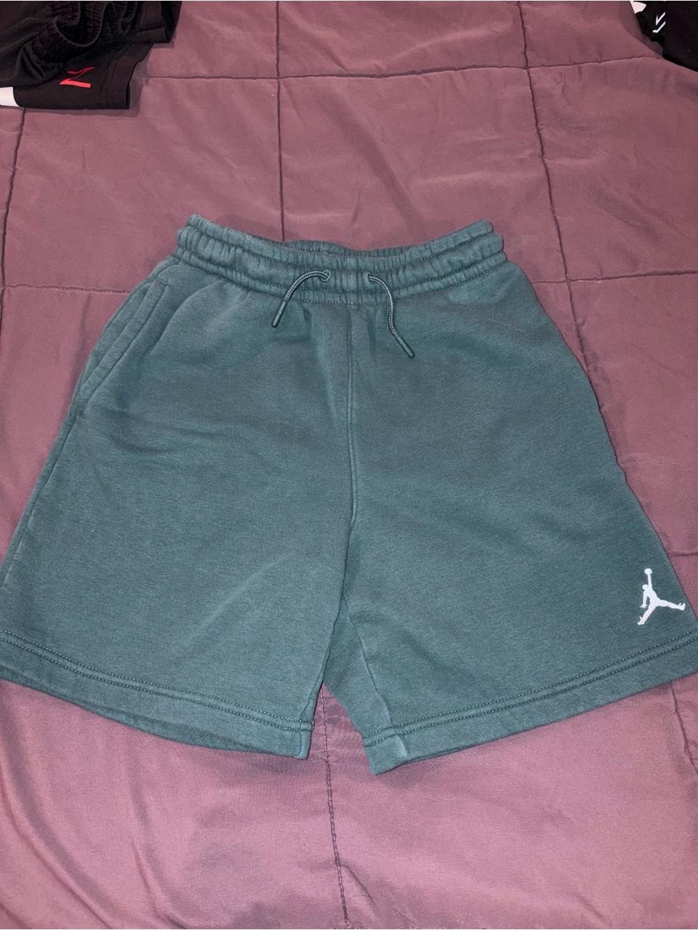 Jordan Boys Size Medium Green Athletic Fleece Shorts with Jumpman